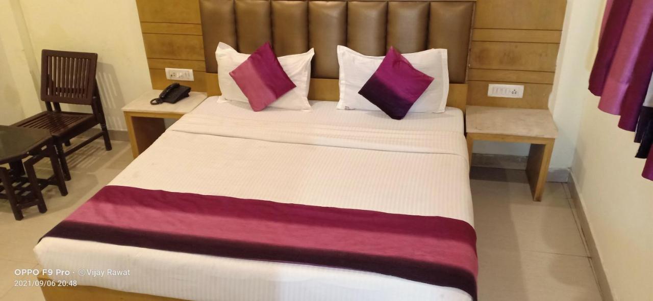 Hotel Golden Gate Yeni Delhi Dış mekan fotoğraf