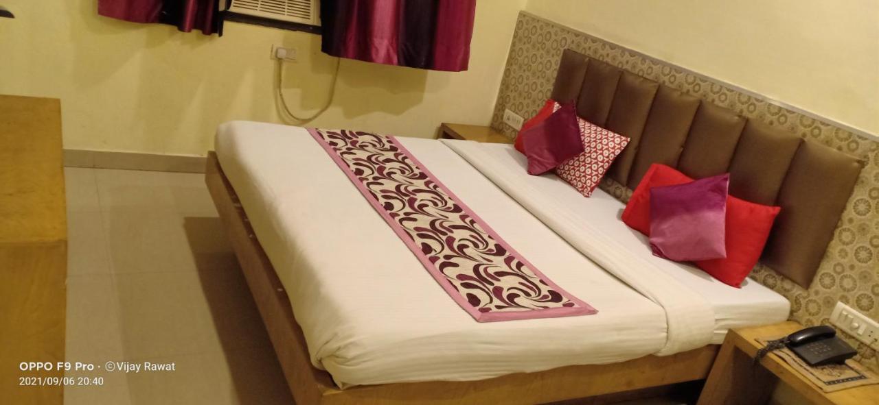 Hotel Golden Gate Yeni Delhi Dış mekan fotoğraf