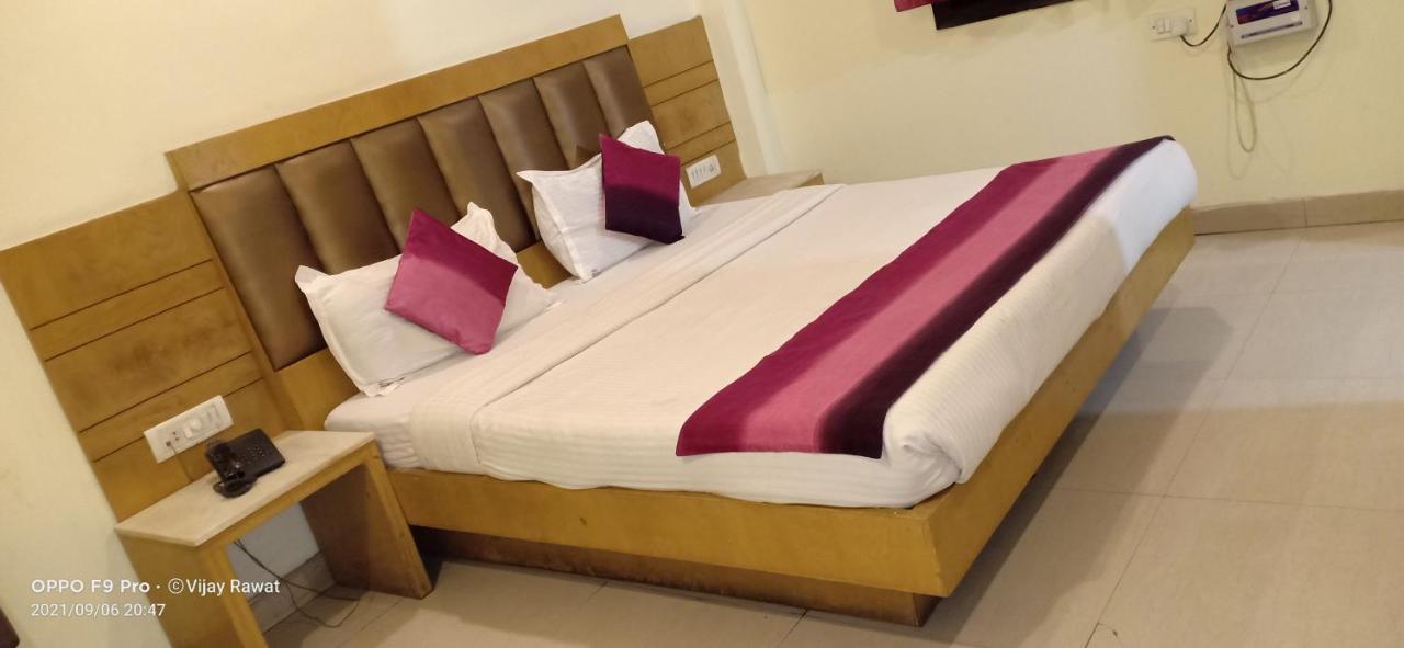 Hotel Golden Gate Yeni Delhi Dış mekan fotoğraf