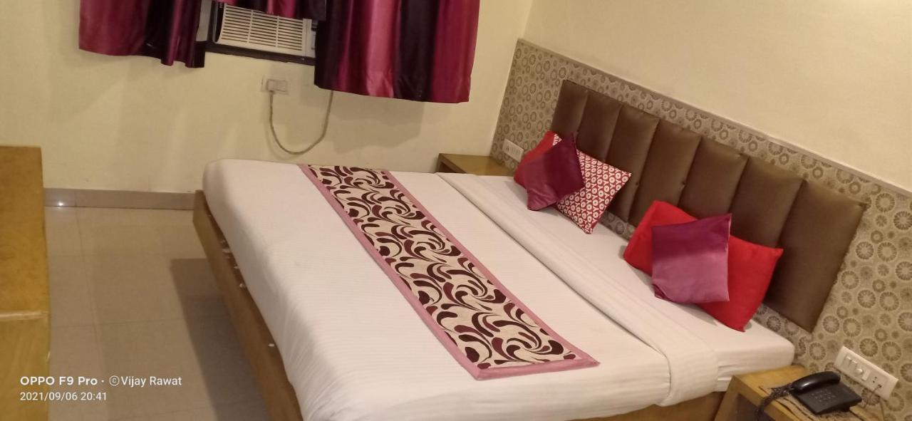 Hotel Golden Gate Yeni Delhi Dış mekan fotoğraf