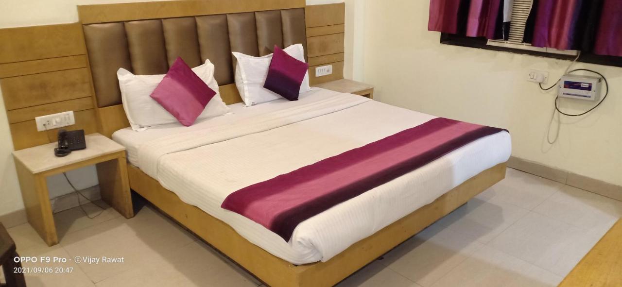 Hotel Golden Gate Yeni Delhi Dış mekan fotoğraf