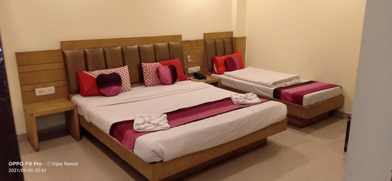 Hotel Golden Gate Yeni Delhi Dış mekan fotoğraf