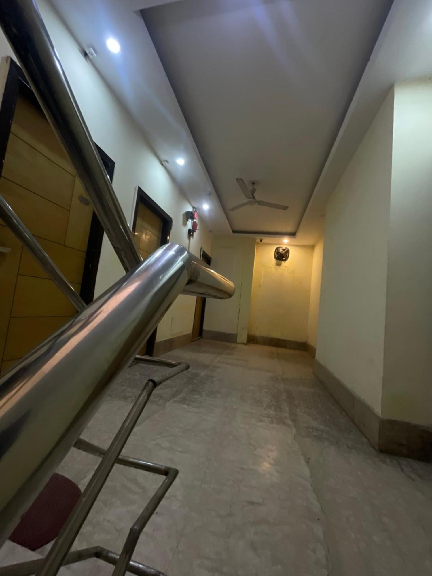 Hotel Golden Gate Yeni Delhi Dış mekan fotoğraf