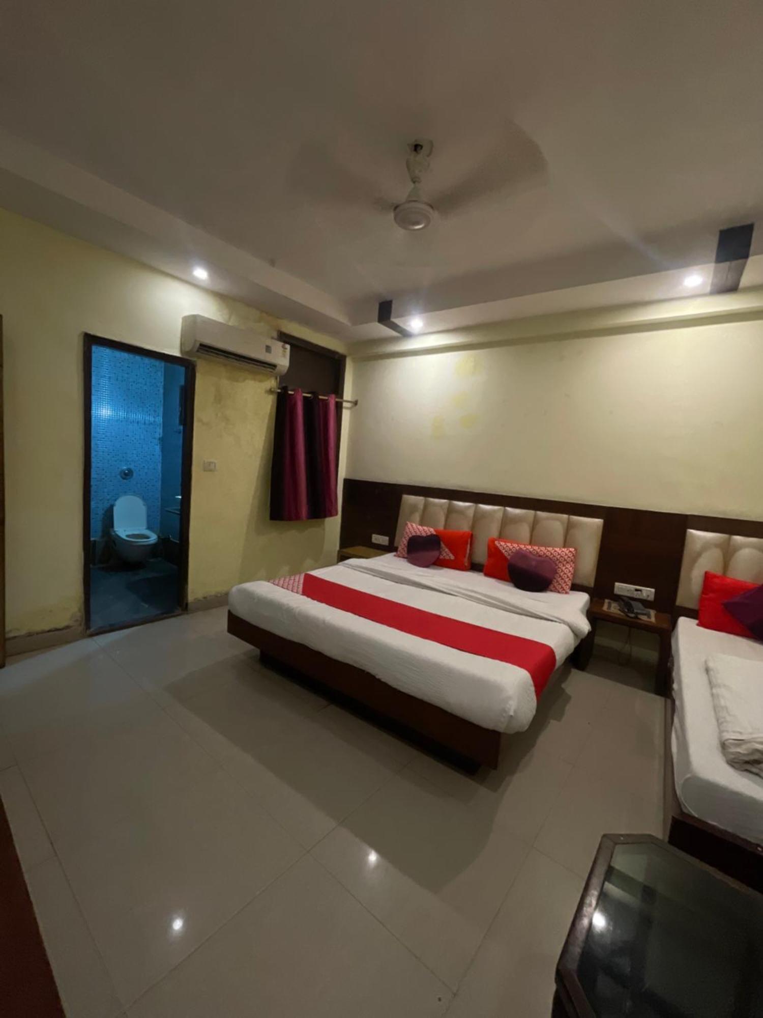 Hotel Golden Gate Yeni Delhi Dış mekan fotoğraf