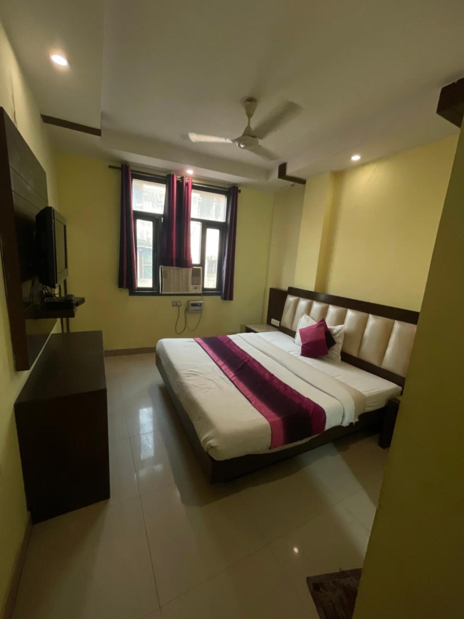 Hotel Golden Gate Yeni Delhi Dış mekan fotoğraf