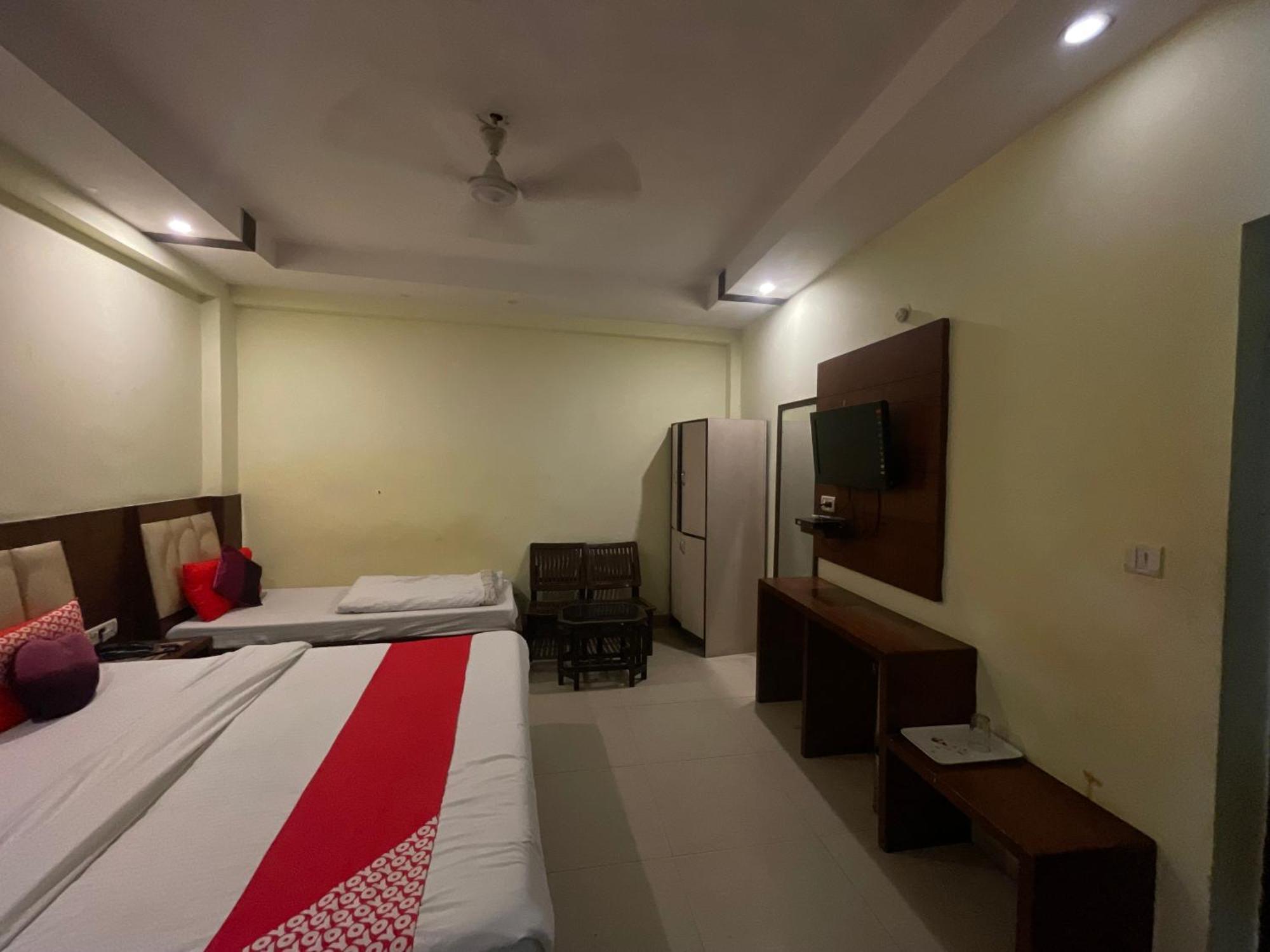 Hotel Golden Gate Yeni Delhi Dış mekan fotoğraf