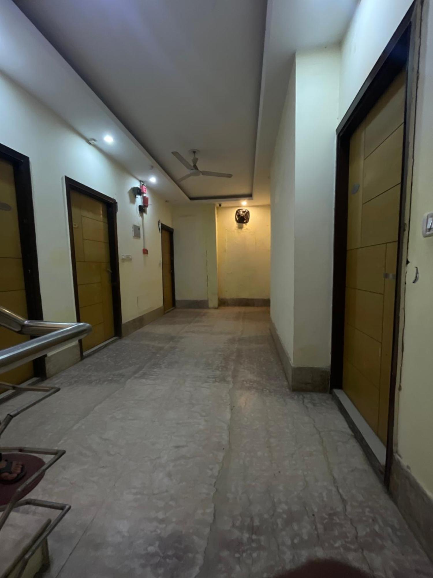 Hotel Golden Gate Yeni Delhi Dış mekan fotoğraf